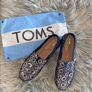 TOMS Slip ons. Women’s size 7. Never worn